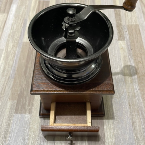 Vintage wooden coffee grinder - Picture 2 of 7